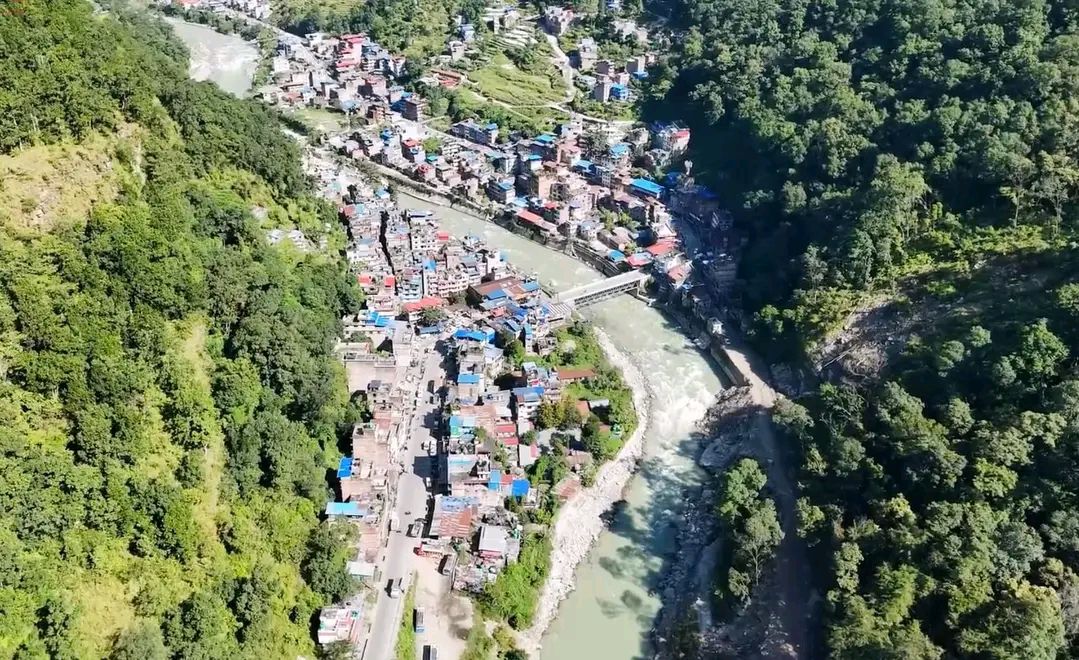 Bahrabise townscape along the Araniko Highway in Sindhupalchok, Nepal